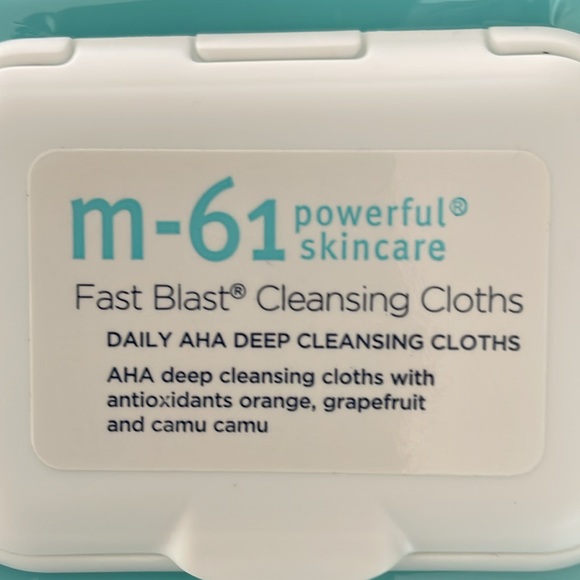 New in package! m-61 Fast Blast cleansing cloths - Picture 2 of 3